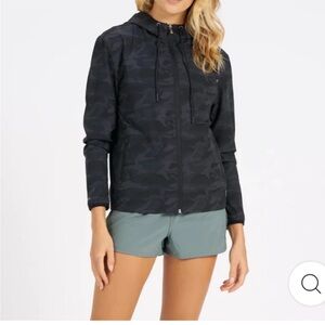 Vuori Women's Outdoor Trainer Shell
Jacket Size S color Black Camo Athleticwear
